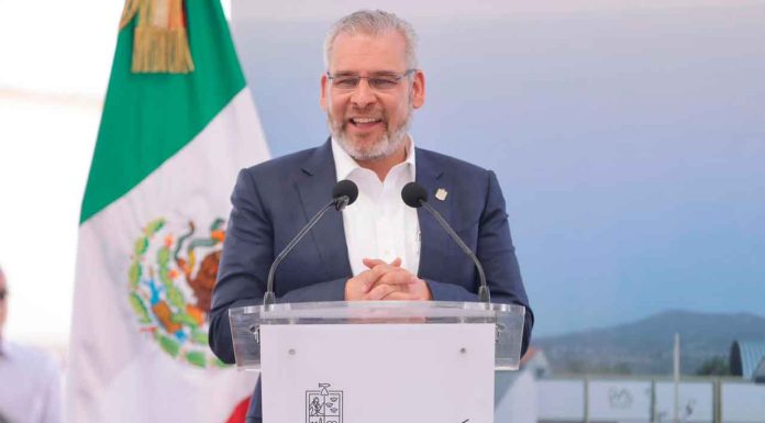 El 99.9 % de los docentes michoacanos recibe pago con tarjeta: Bedolla