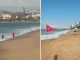 Ignoran bandera roja y fuerte oleaje los arrastra mar adentro en Acapulco; una mujer murió