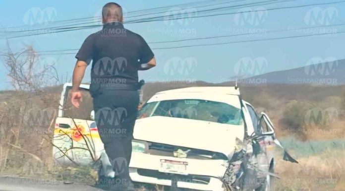 Dos mujeres heridas en choque de taxi y camioneta en Las Majadas