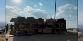 #VIDEO || Fuerte accidente entre camión de carga y Jetta en Charo deja al menos dos lesionados