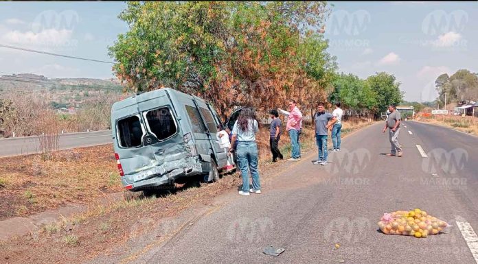 #VIDEO | Por lo menos 10 lesionados el saldo tras aparatoso choque entre 2 camionetas en la Morelia-Pátzcuaro