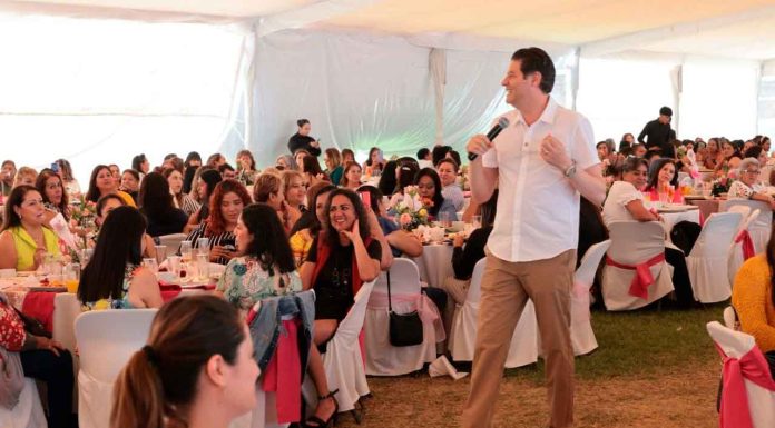 Reconoce Alfonso Martínez a madres trabajadoras del Ayuntamiento como núcleo familiar