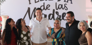 Festeja Alfonso Martínez a madres del Sindicato de Limpia y Transportes