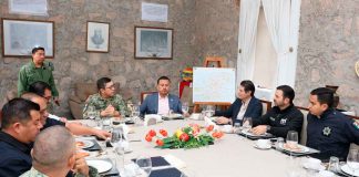 Se reúne Alfonso Martínez con mandos militares y civiles para afianzar coordinación