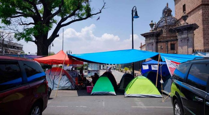 Identificados más de 10 ambulantes instalados en el plantón de Poder Base en el centro de Morelia
