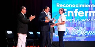 Carlos Soto rinde homenaje al personal de enfermería en emotivo evento en Zamora