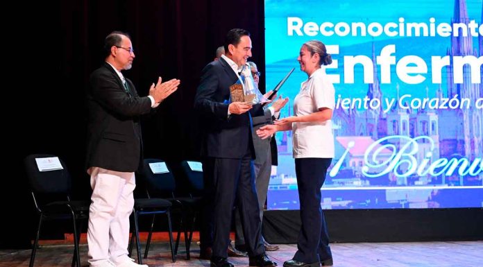 Carlos Soto rinde homenaje al personal de enfermería en emotivo evento en Zamora