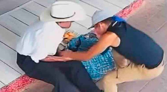 #Video | Sujeto huye después de asaltar a un adulto mayor #Internacional