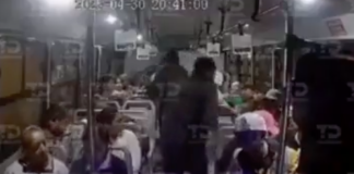 #VIDEO | #EnMéxico: Captan violento asalto en camión del transporte público; todos iban armados