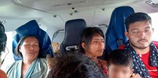 #VIDEO | Rescatan cinco pasajeros y un menor de edad después de que la avioneta en donde viajaban se extraviara #Internacional