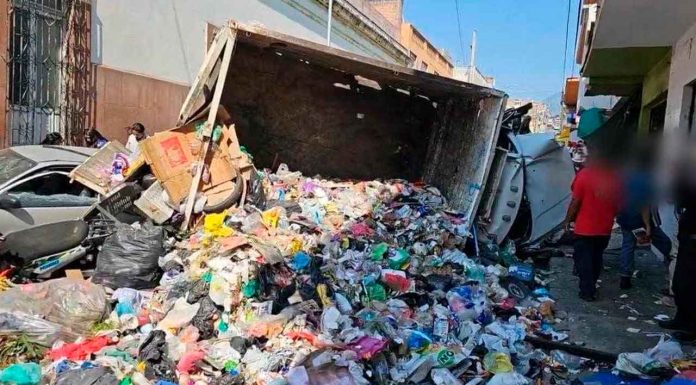 Identifican al hombre muerto tras accidente de camioneta de basura en Zitácuaro