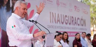 Bedolla defiende a migrantes ante amenaza de impuesto a remesas en EUA