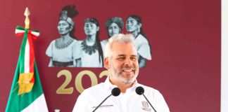 #Galeria || Entrega Bedolla tarjetas de la beca Jóvenes Escribiendo el Futuro