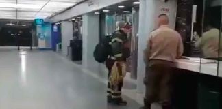 #Video | Insólito en Torre Latinoamericana: Bombero obligado a registrarse antes de rescatar a 12 Personas