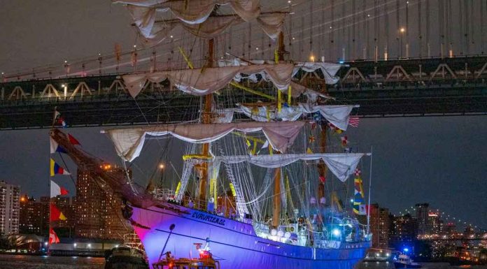 #Video | Colisión del Cuauhtémoc sacude Nueva York: Tragedia en el puente de Brooklyn