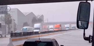 #VIDEO || Cierre total en la autopista México-Querétaro por caída de torres de electricidad