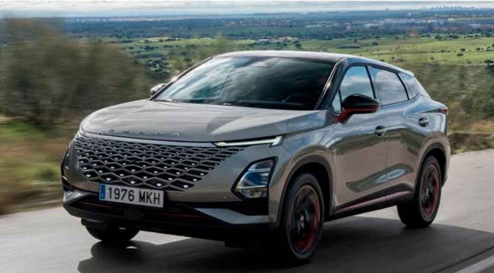 Delincuentes se roban vehículo nuevo que era trasladado en camión “madrina”