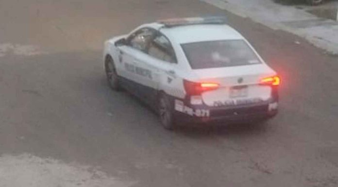 #DenunciaCiudadana | Captan a “polis” de corporación desconocida utilizando domicilio ajeno en Campestre El Vergel, Morelia