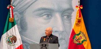 Recibe Cardenal Alberto Suárez Inda Presea Generalísimo Morelos