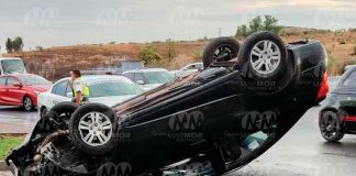 #VIDEO #Imágenes | Se registra volcadura vehicular en el camino Morelia-Recinto Ferial