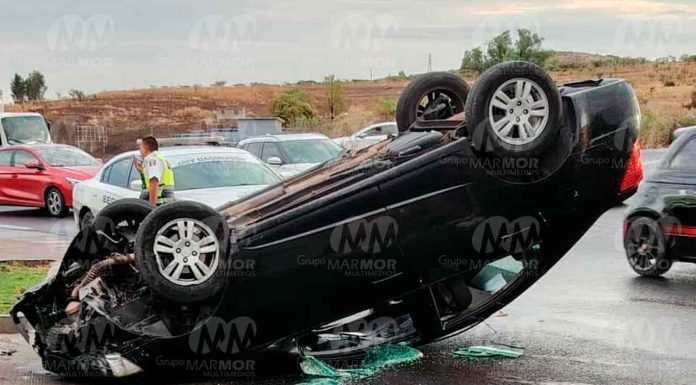 #VIDEO #Imágenes | Se registra volcadura vehicular en el camino Morelia-Recinto Ferial
