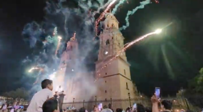 #VIDEO | “Mamma Mia”, la canción que iluminó esta noche nuestra imponente Catedral