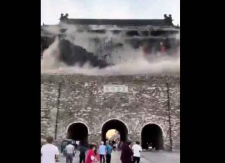#VIDEO | Colapsa en China parte de una torre de 650 años de antigüedad