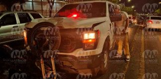 #VIDEO | Motociclista queda herido en choque; camioneta policial está involucrada