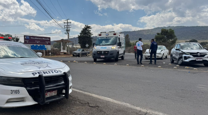Dos heridos leves deja choque en la Morelia – Quiroga