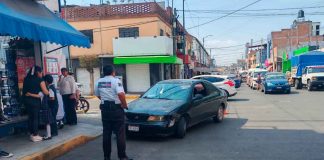 #VIDEO | Auto particular y patrulla de Policía Auxiliar chocan en la Av. Sur de Morelia; hay un niño lesionado