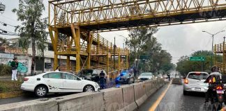 #VIDEO | Auto choca contra muro de contención en la Av. Madero Poniente de Morelia