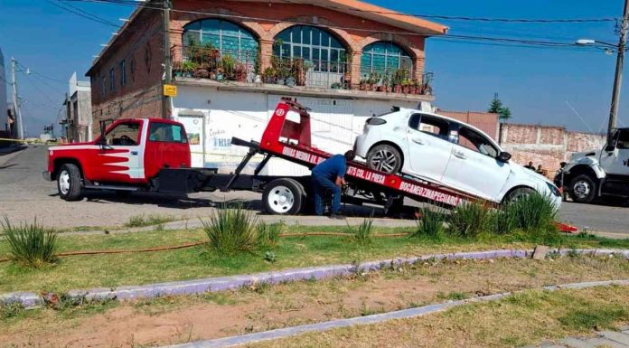 Policías hallan auto robado tras atender reporte de disparos en Singuio, Álvaro Obregón