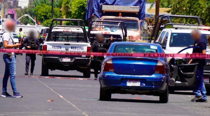 Ejecutan a tres hombres a bordo de un auto en municipio michoacano