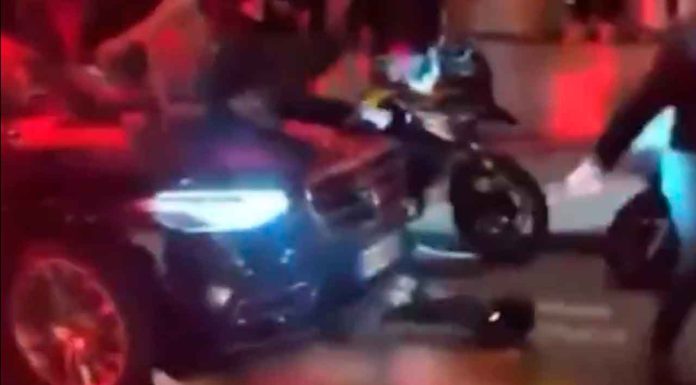 #VIDEO | Al menos tres heridos, luego de que vehículo embistiera a multitud durante festejos por triunfo del PSG