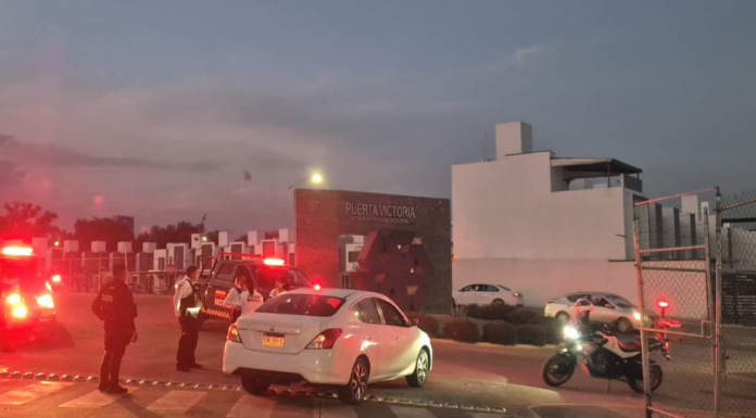 #VIDEO | Aseguran a conductor de vehículo con presunto reporte de robo, en Puerta Victoria en Morelia