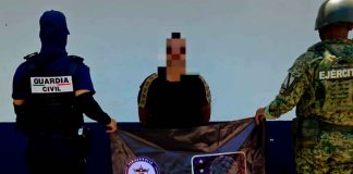Aseguran a presunto integrante del CJNG con arma larga y equipo táctico en zona serrana de Apatzingán