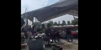 #VIDEO | Por fuertes vientos, colapsa estructura en la Feria de Libros de Neza; hay 5 heridos