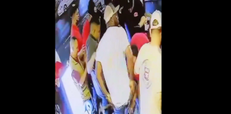 #VIDEO | Desarman a ladrón y lo golpean entre varios