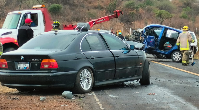 Identifican a la madre e hijo que murieron tras choque entre 2 autos sobre la Morelia-Quiroga