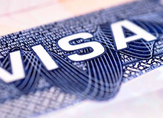 Frena gobierno estadounidense entrevistas para visa estudiantil