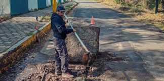 Realizan trabajos de limpieza en red de drenaje de Jiquilpan