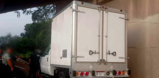 Criminales balean camioneta de carga en la Siglo XXI; hay un muerto