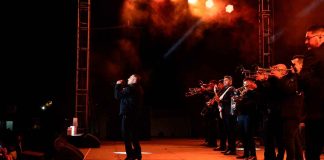 #Video | Lo intentó y sí funcionó, Espinoza Paz dejó su corazón a las mamás en el Festival de Origen