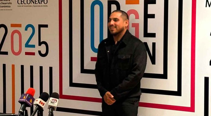 #Video | Espinoza Paz le canta a las madres michoacanas en el FMO