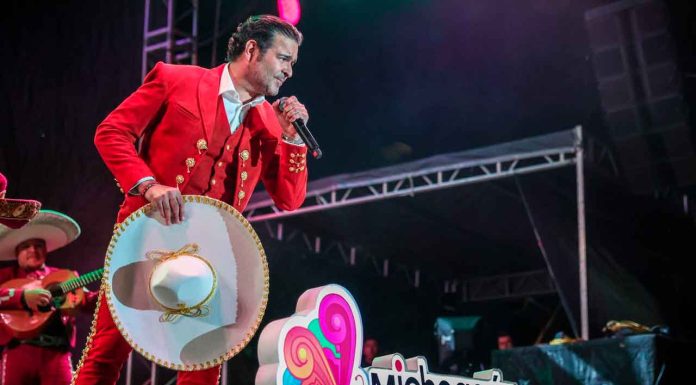 #Imágenes | Juan Gabriel y Martín Urieta, michoacanos que recordó Pablo Montero en el Festival Michoacán de Origen
