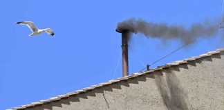 #VIDEO | El humo negro continúa, al igual que la incertidumbre, en el cónclave más diverso de la historia #Internacional