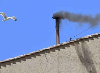 #VIDEO | El humo negro continúa, al igual que la incertidumbre, en el cónclave más diverso de la historia #Internacional