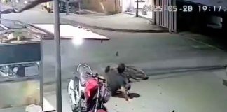#VIDEO | Muere hombre desangrado tras atropellar a un perro