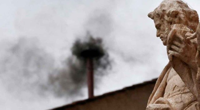 #Viral #VIDEO | ¿Nuevo Papa? Así se crea el humo que lo anuncia con un toque de tradición, ciencia y tecnología en el Vaticano