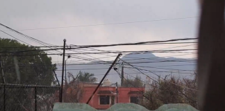 #VIDEO || ¡Milagro del cielo! La lluvia puso fin al calor extremo (pero ojo al volante)